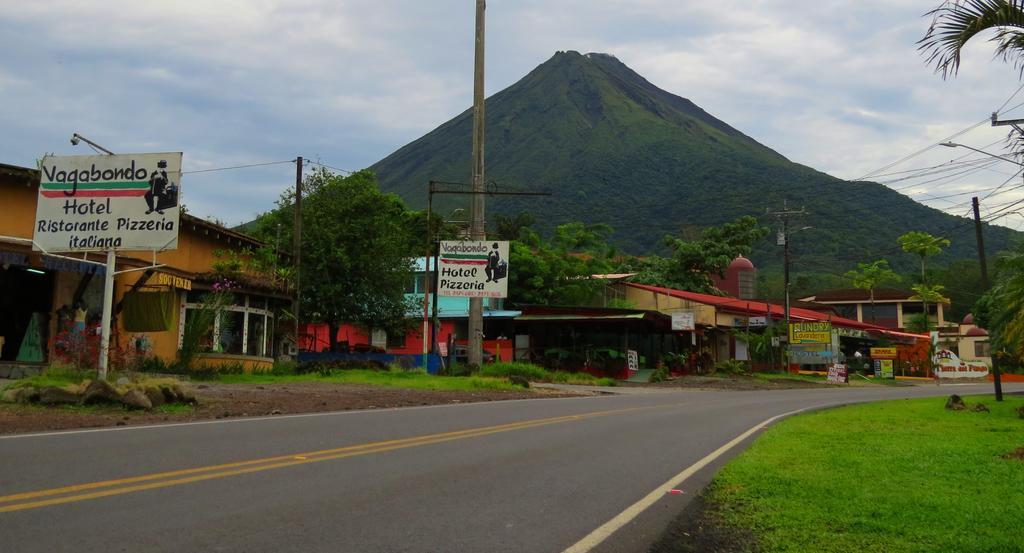 Hotel Vagabondo La Fortuna Exteriör bild