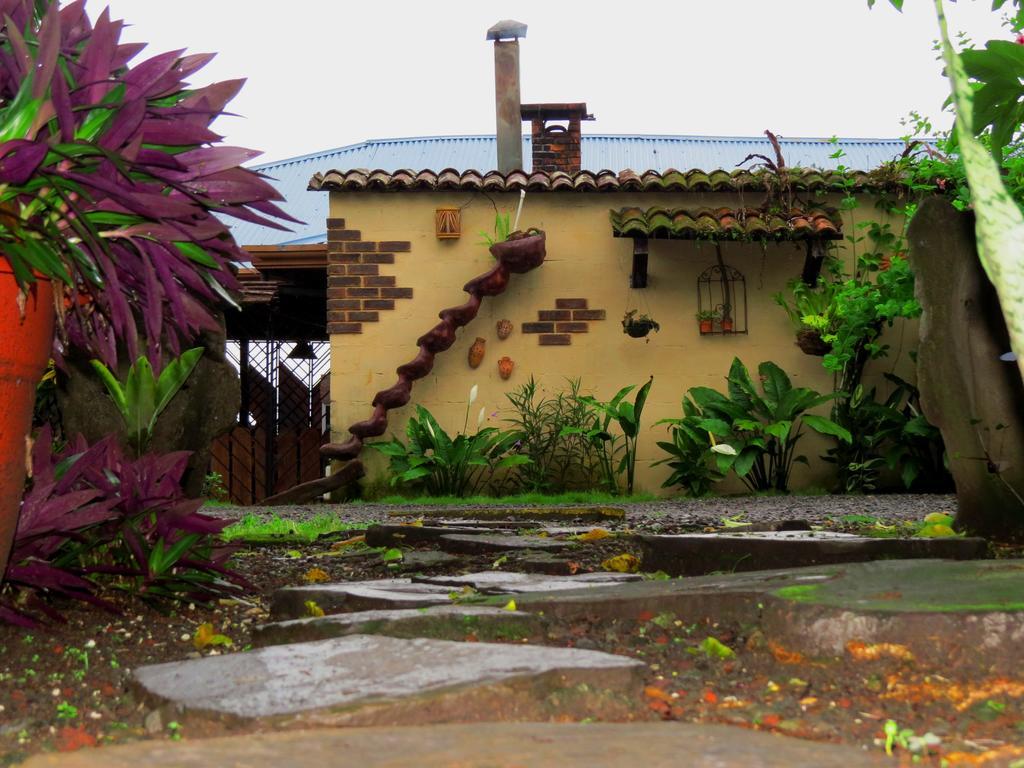 Hotel Vagabondo La Fortuna Exteriör bild